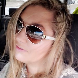 Meet your Posher, Abbey